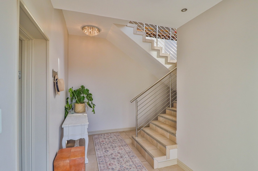 4 Bedroom Property for Sale in Hartenbos Heuwels Western Cape